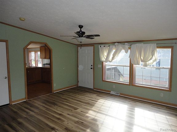 4th image of 3913 Benjamin Way