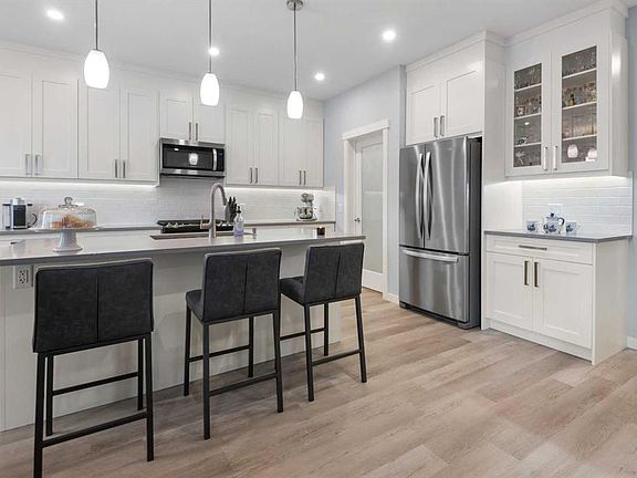 3rd image of 78 W Lakes Estates Cir