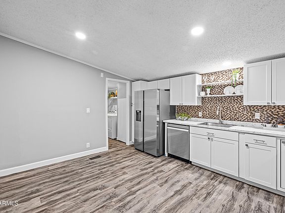 4th image of 450 W WIER Avenue