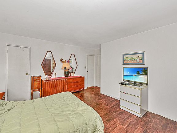 4th image of 4 Elizabeth Ln