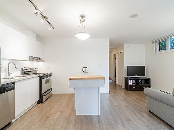 5th image of 555 W 7th Ave