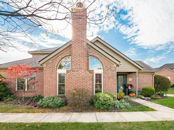 953 Willow Bluff Dr, Columbus, OH 43235