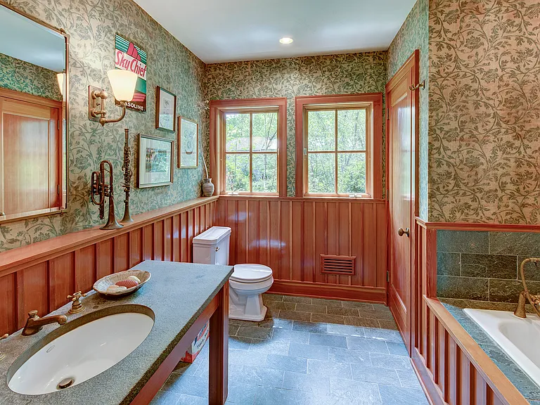 1122 Springs Fireplace Rd — Photo 8