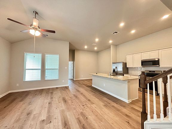 3rd image of 414 Nespral Dr