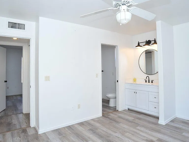 918 E Elm St #B — Photo 16