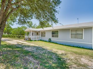 244 Creeks End Dr, Floresville, TX 78114