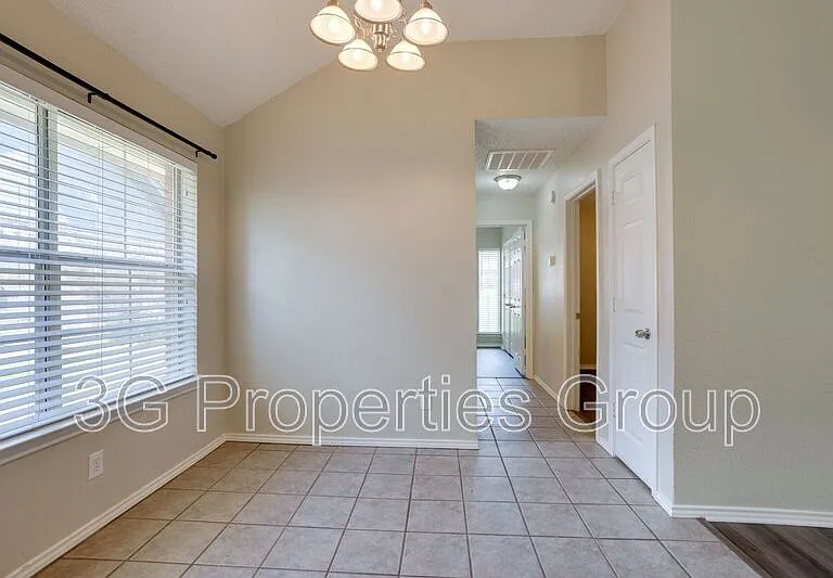 215 Linda St — Photo 10