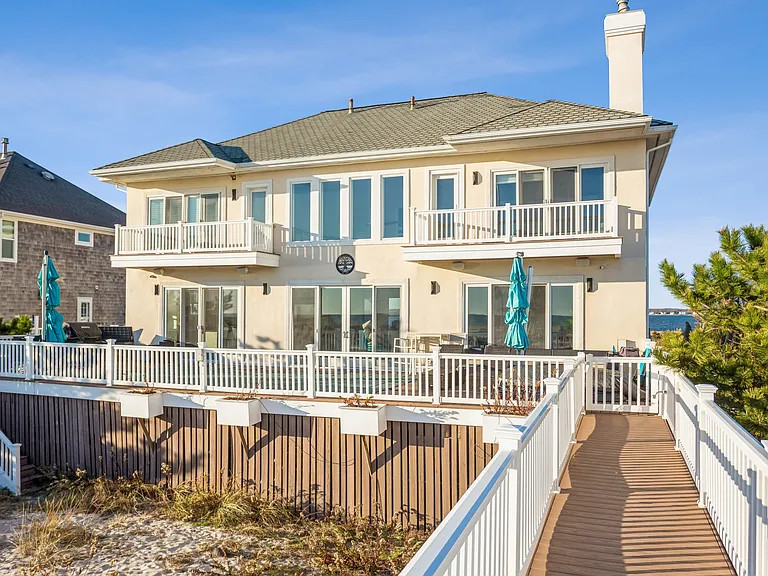 749 Dune Rd — Photo 16