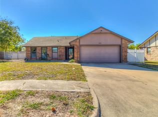 604 SW 21st St, Moore, OK 73160