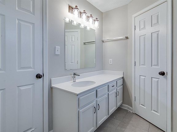 5th image of 10029 Houston Birch Dr