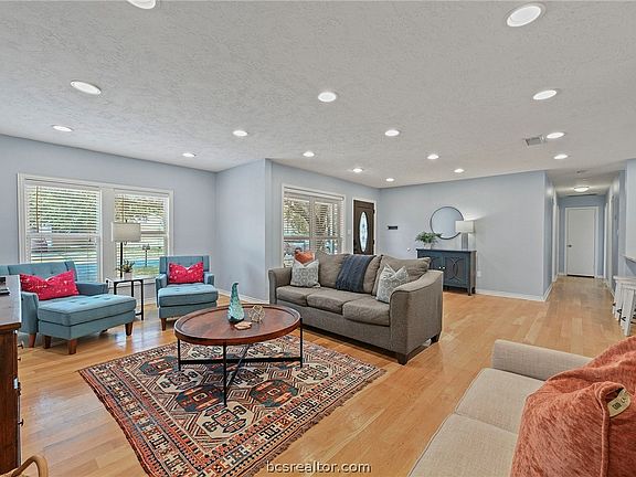 4th image of 4004 Tanglewood Dr