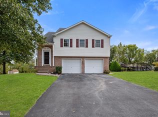 2345 N Point Dr, York, PA 17406