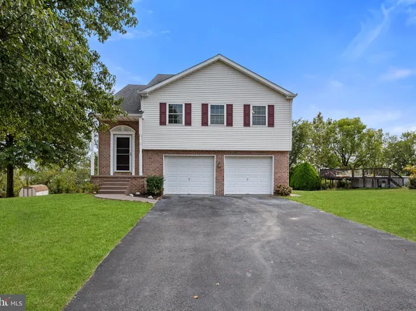 2345 N Point Dr, York, PA 17406