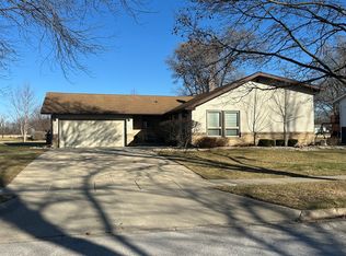 323 Northknoll Dr, Rochelle, IL 61068