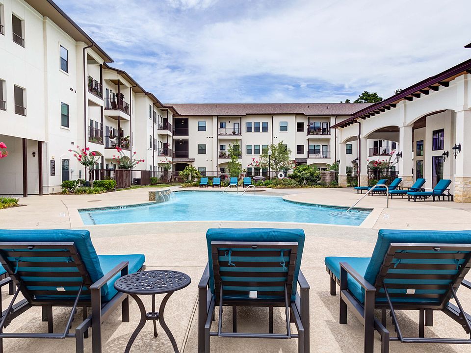 Resort Style Swimming Pool