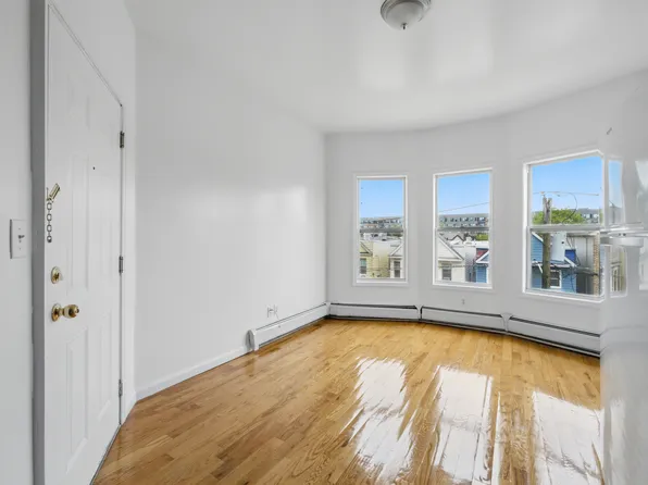 308 Ege Ave APT 3L, Jersey City, NJ 07304