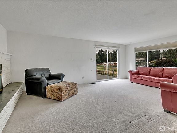 3rd image of 530 FORREST PARK Drive
