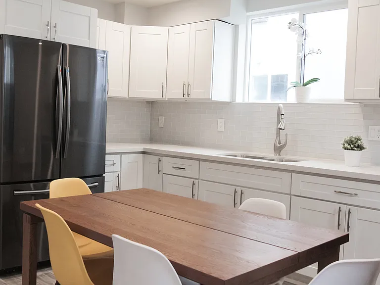 1729 W Adams Blvd — Photo 23