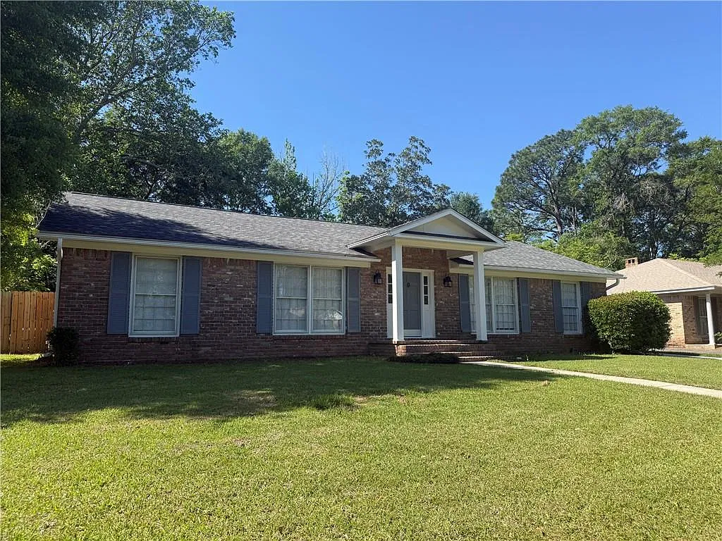 4 bed, 2.0 bath, 1980 sqft, $2,495 — Photo 3