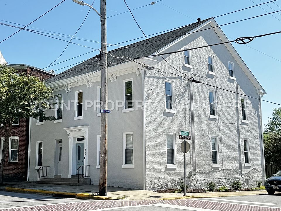 1st image of 256 E Main St APT 2