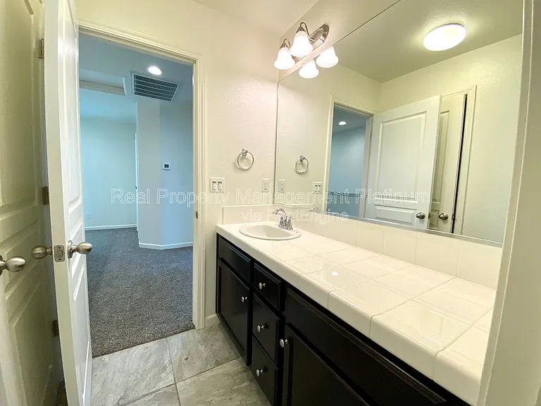 2534 Mustang Dr — Photo 40