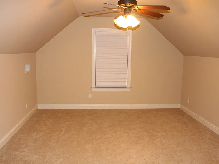 9821 Helmsley Cir — Photo 36