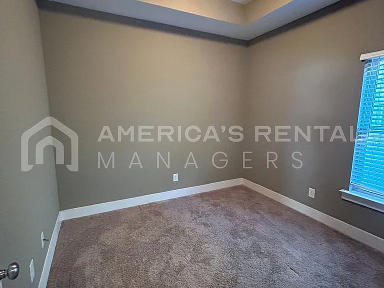 860 Kent Dr — Photo 15