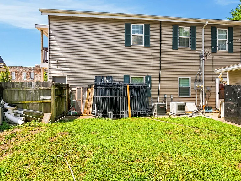 511 W Schirmer St — Photo 8