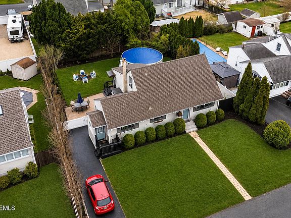 3rd image of 109 Harding Drive