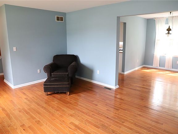 4th image of 3514 White Oak Cir