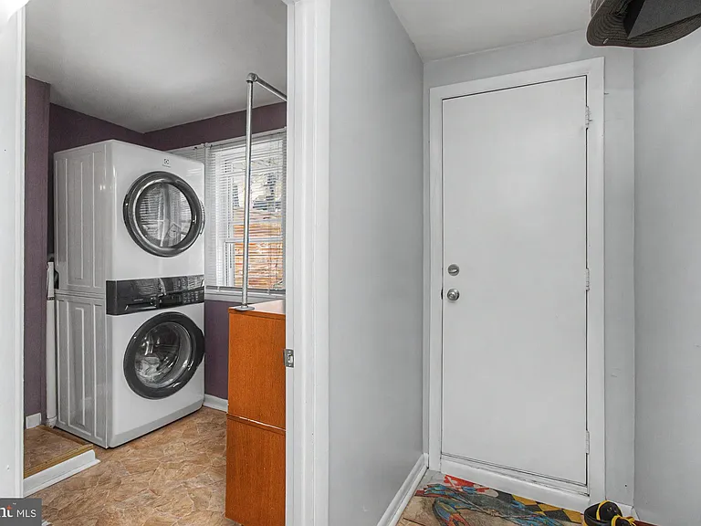 1303 Clarkson St — Photo 17