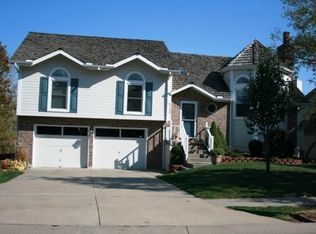 5609 NW Flint Ridge Rd, Kansas City, MO 64151