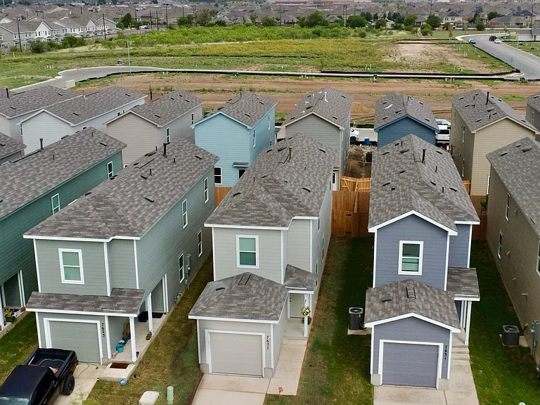 7627 Chancery Gate — Photo 34