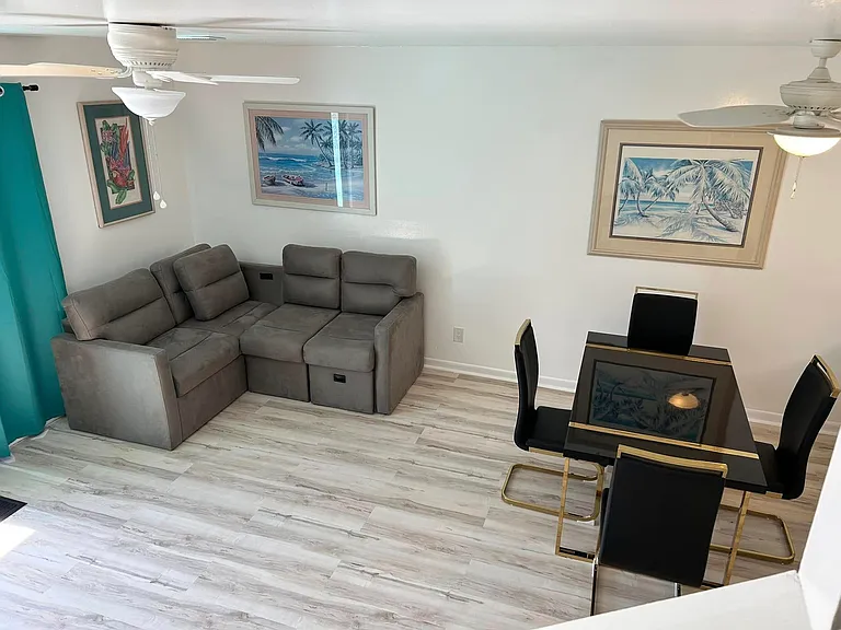 8421 Thomas Dr — Photo 3