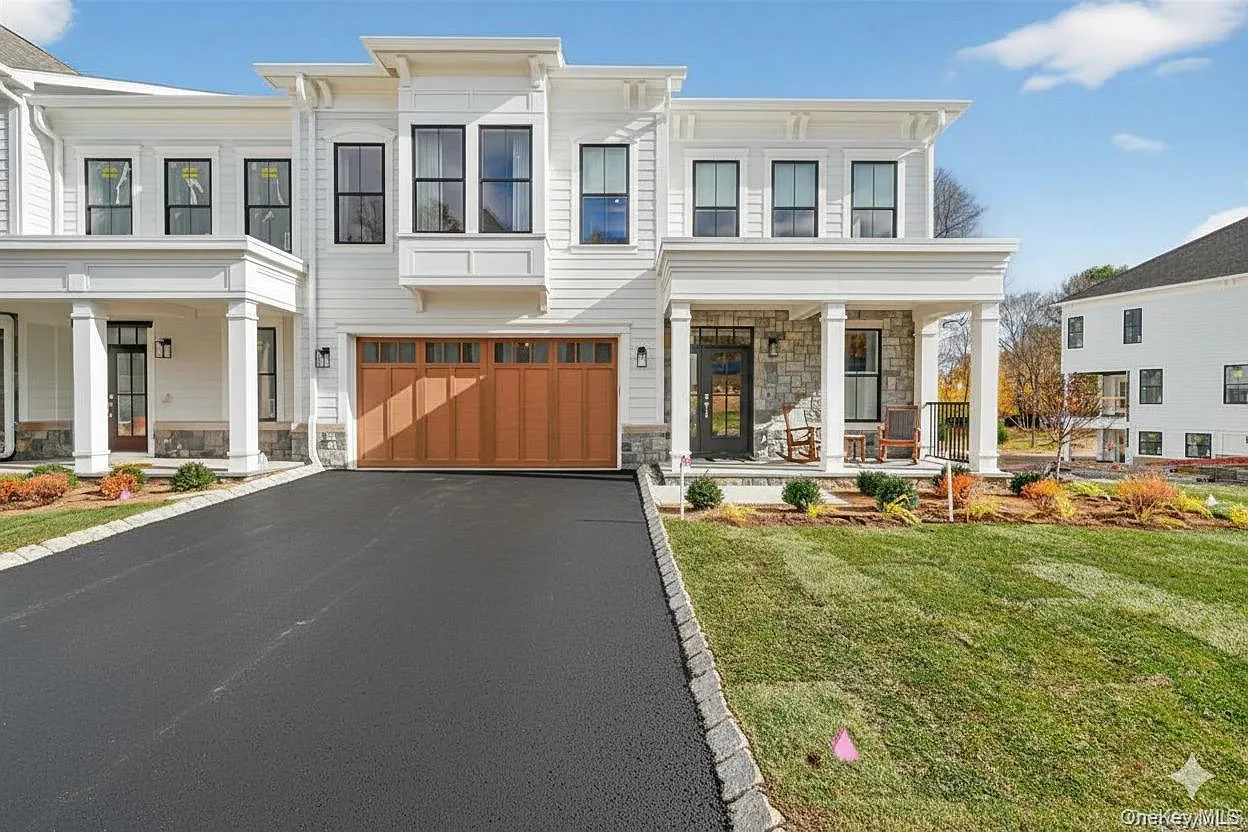 1802 Soundview Court photo 1