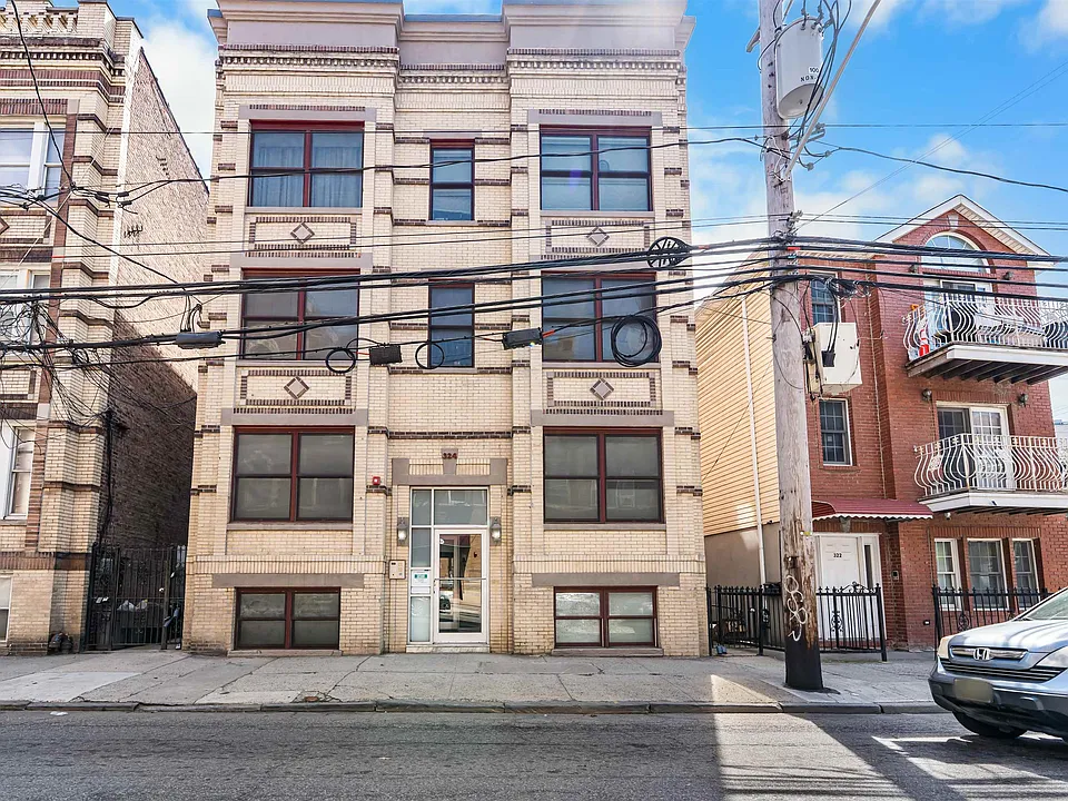 324 Baldwin Ave #1B