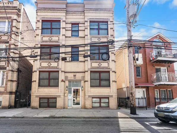 324 Baldwin Avenue image 1 of 26