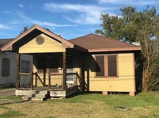 215 S 15th St, Nederland, TX 77627