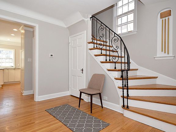3rd image of 841 N Marion St