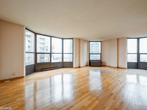 3rd image of 899 S Plymouth Ct APT 1508