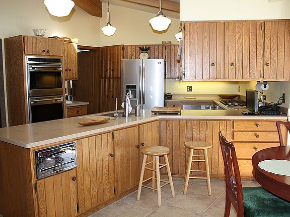 Kitchen w/wolf dbl oven