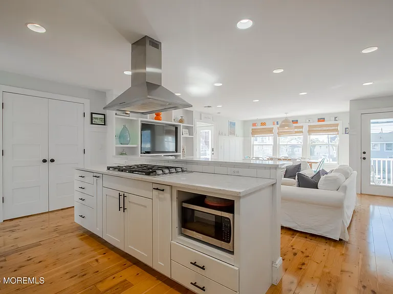 31 Washington Ave — Photo 14