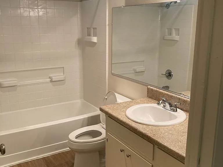 Lassen Villa Apartments — Photo 27