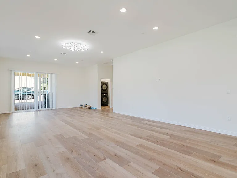 1079 E Elmwood Ave — Photo 10