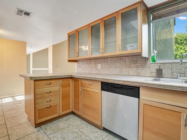 110 N Deerwood Ave — Photo 9