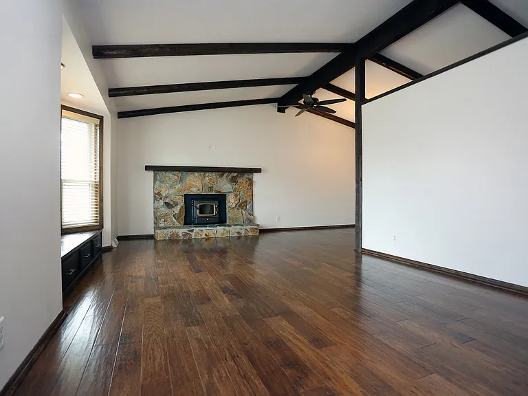 6734 S 73rd Ave — Photo 9