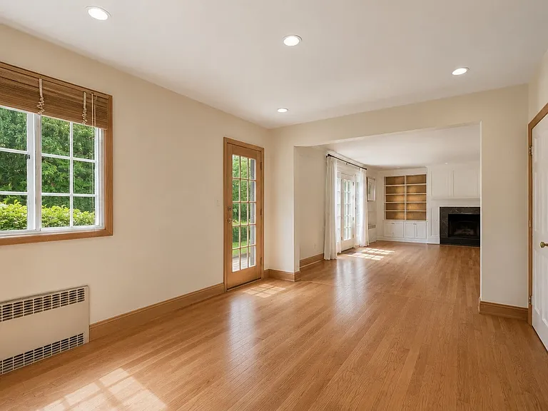 72 Hampton Rd — Photo 12