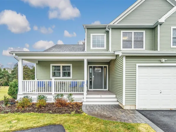 5 Red Barn Rd #5, Riverhead, NY 11901