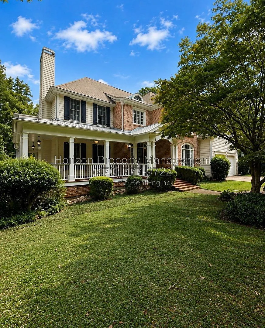 6 bed, 5.5 bath, 6400 sqft, $4,800 — Photo 1