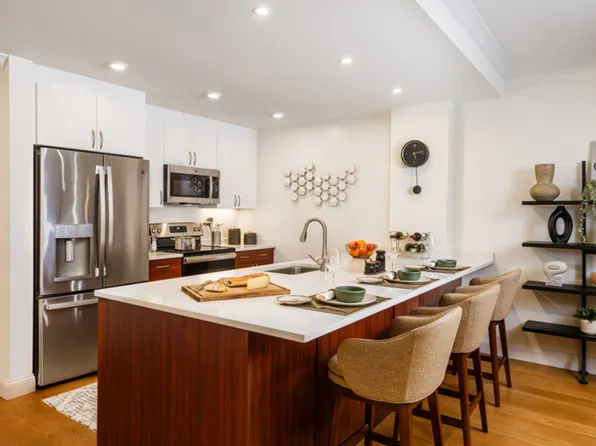 210 Sherman Rd, Chestnut Hill, MA 02467